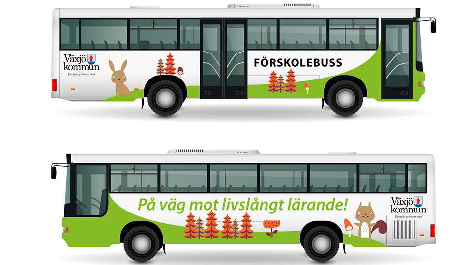 En grön-vit buss med texten förskolebuss på väg mot livslångt lärande. illustration